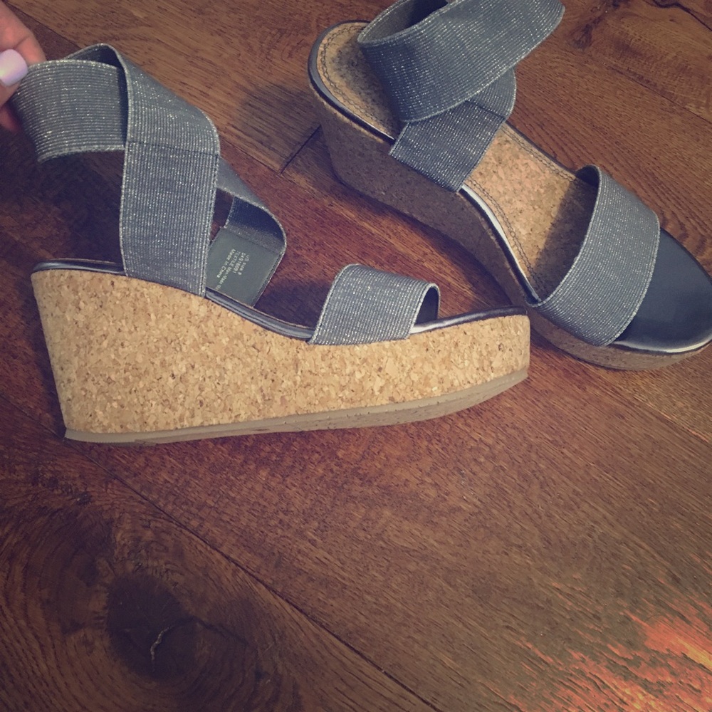 Woman’s Size 9 Wedges